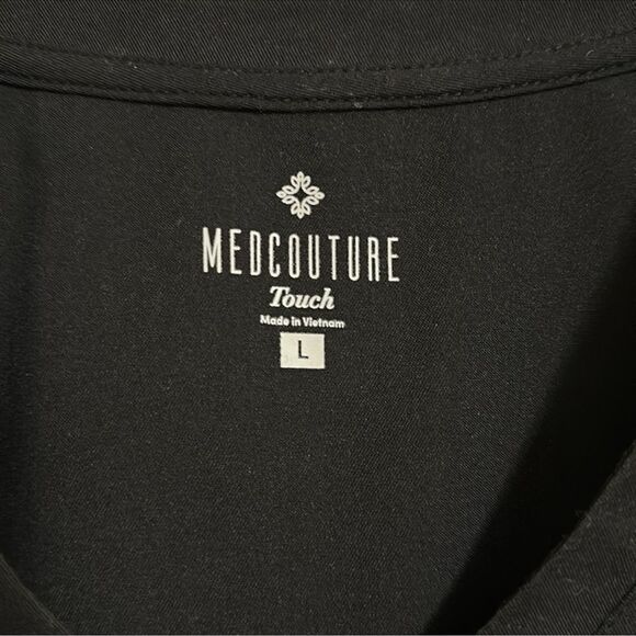 MEDCOUTURE L Touch Black Short Sleeve One Pocket V-Neck Scrub Top - Picture 9 of 15